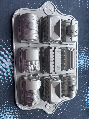 Nordic ware train - cake, tin