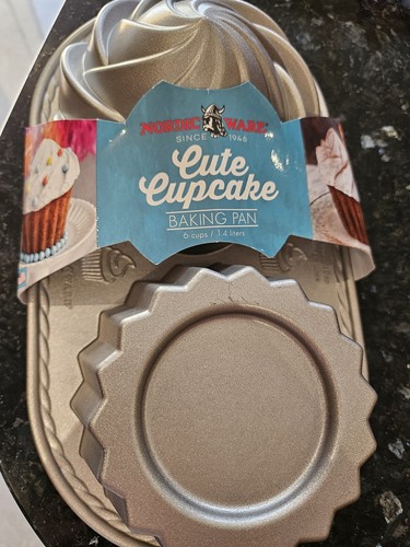 Nordic ware cute cupcake - ,