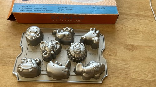 Nordic ware zoo - friends, cake