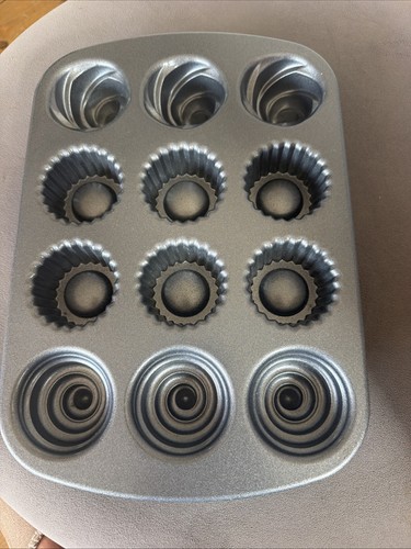 Nordic ware giant - cupcake, cast