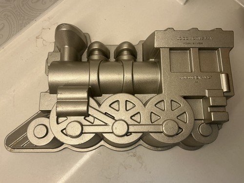 Nordic ware locomotive engine - locomotive,